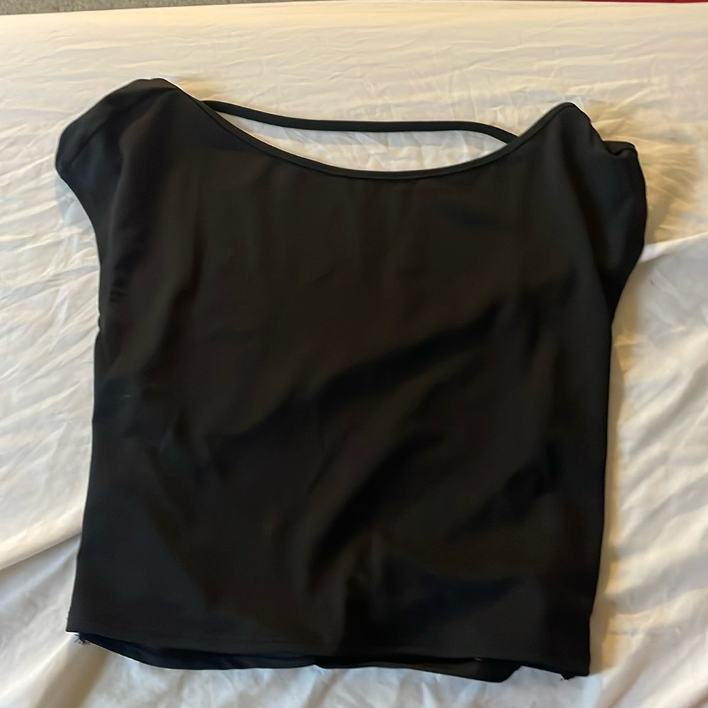 shein medium backless tee